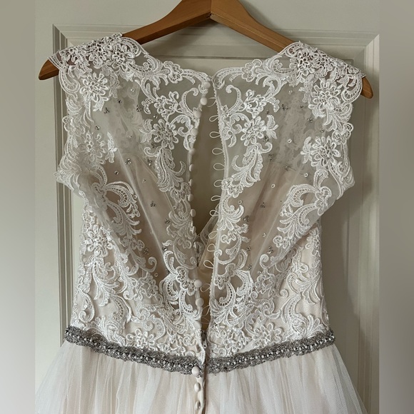 Never worn or altered - Allure Bridal Gown. Size 12 - Picture 3 of 6